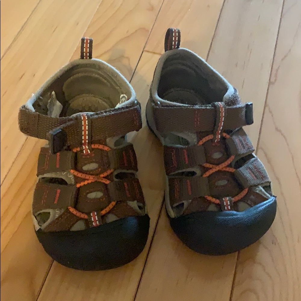Toddler Keens size 6